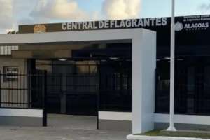 PolÃcia encontra maconha e cocaÃna com passageiro de van em São Miguel dos Campos | Reprodução