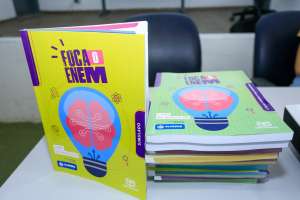 Seduc intensifica preparação do Enem com distribuição de kits e nova plataforma de estudos | Thiago AthaÃde