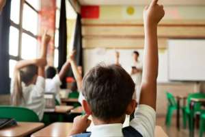 Apenas 50% dos jovens mais pobres concluem o ensino médio | Getty Images