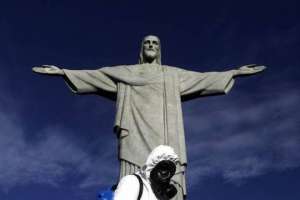 Pandemia não abateu humor do brasileiro, diz 'ranking da felicidade' | BBC NEWS BRASIL