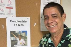 Zeca Pagodinho vira funcionário do mês em salão de beleza | Reprodução