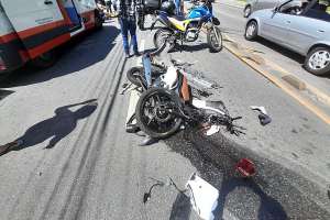 Morre motociclista envolvido em acidente com carro na Avenida Leste-Oeste | Cortesia