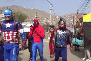 Operação: Policiais se disfarçam de 'Vingadores' e pegam traficantes | POLICÍA NACIONAL DEL PERÚ/AFP
