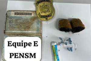 Mulher é flagrada tentando entrar em presÃdio com drogas e Viagra | Reprodução