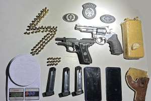 PolÃcia Militar apreende três armas de fogo e veÃculos roubados em Arapiraca | Divulgação / PM-AL